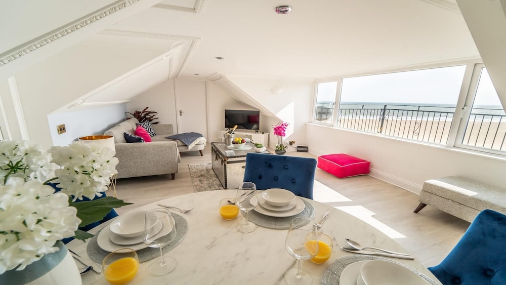 Stunning Sea View Penthouse 2 Bedroom 2 Bathroom