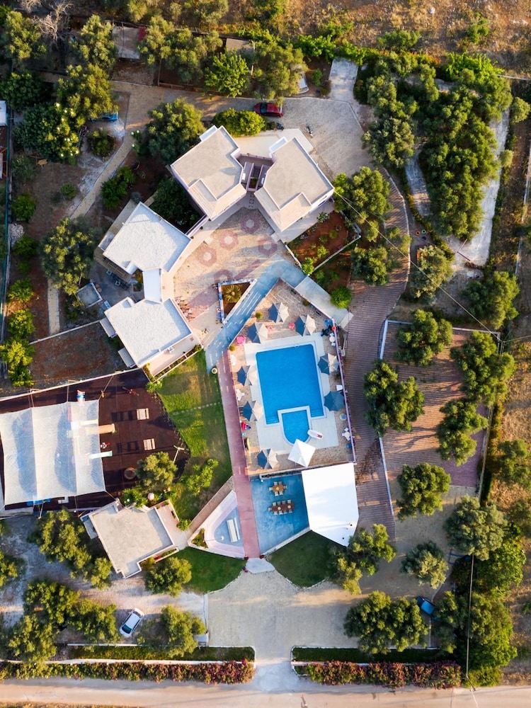 Paradisio Baby and Kinder Hotel