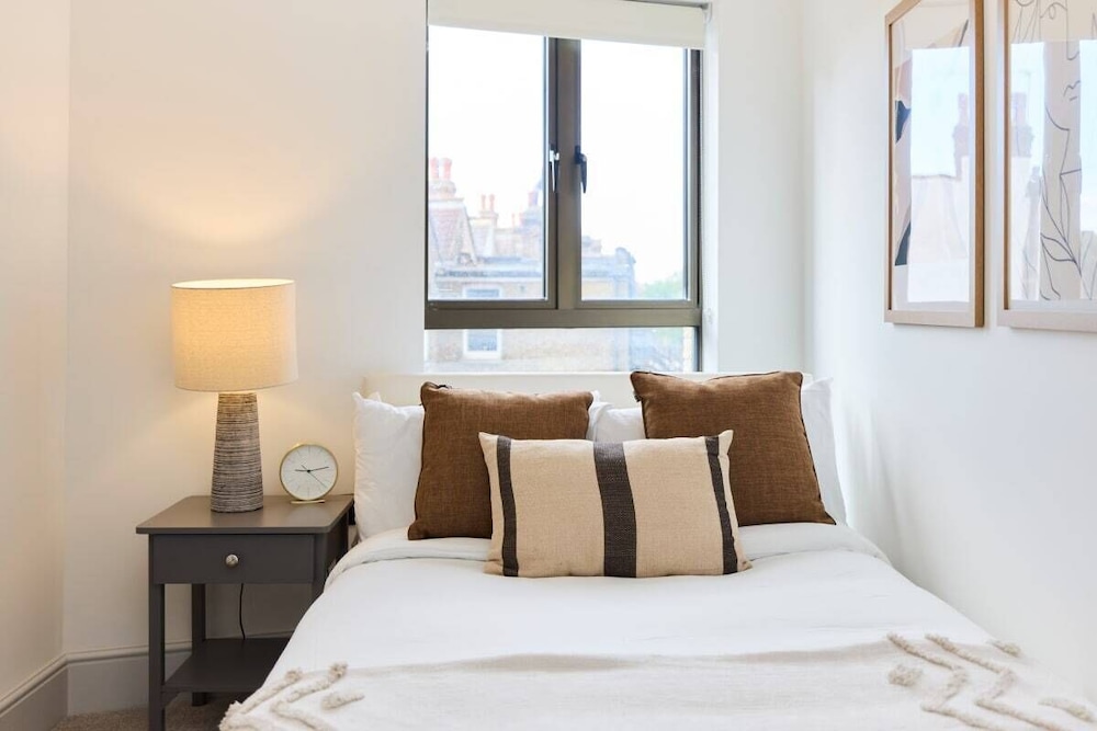The South Wimbledon Escape - Lovely 3bdr With Balcony