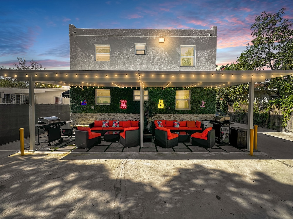 6 to 42 Guests 6 Kitchens Comfort Retreat Heart Wynwood