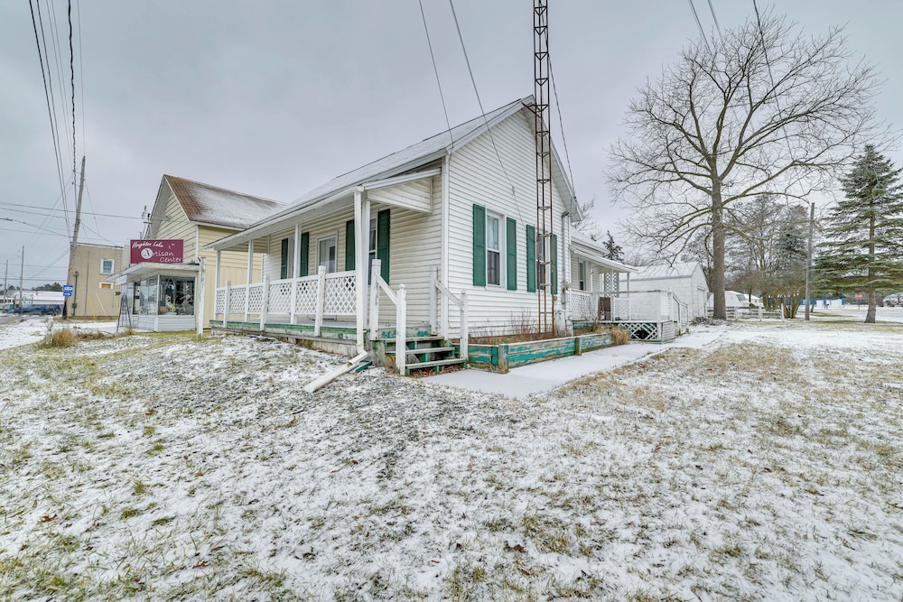 Historic Houghton Lake Getaway Near Shoreline - Property Image 3