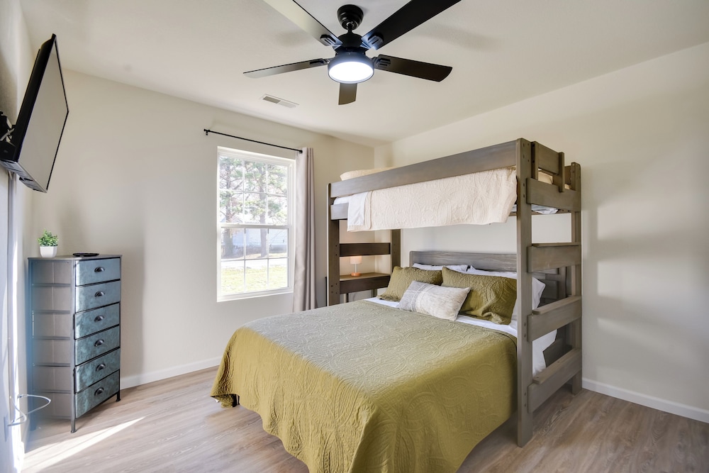 2 Mi to Dtwn Fulton: 'meadowlark' Home w/ Deck!