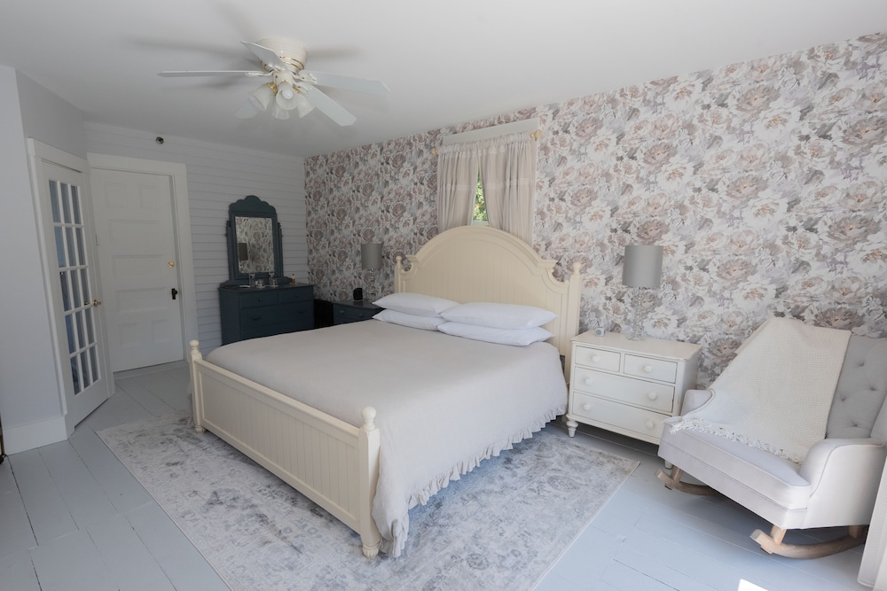 LimeRock Inn