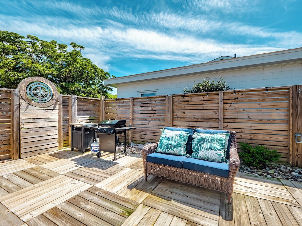 Barefoot Bungalow by Carolina Retreats