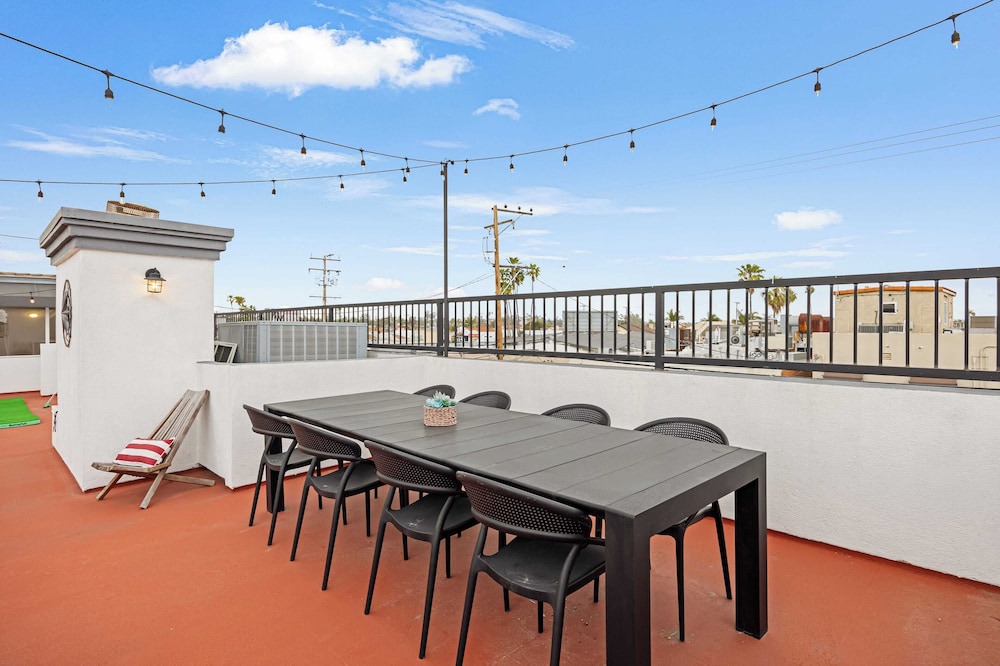 Belmont Shore Retreat Rooftop Lounge, Putting Green & Near 2nd Street Beaches