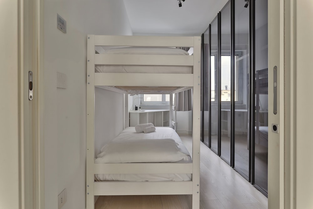 Elegant 2-bed apt in the Centre of Milan