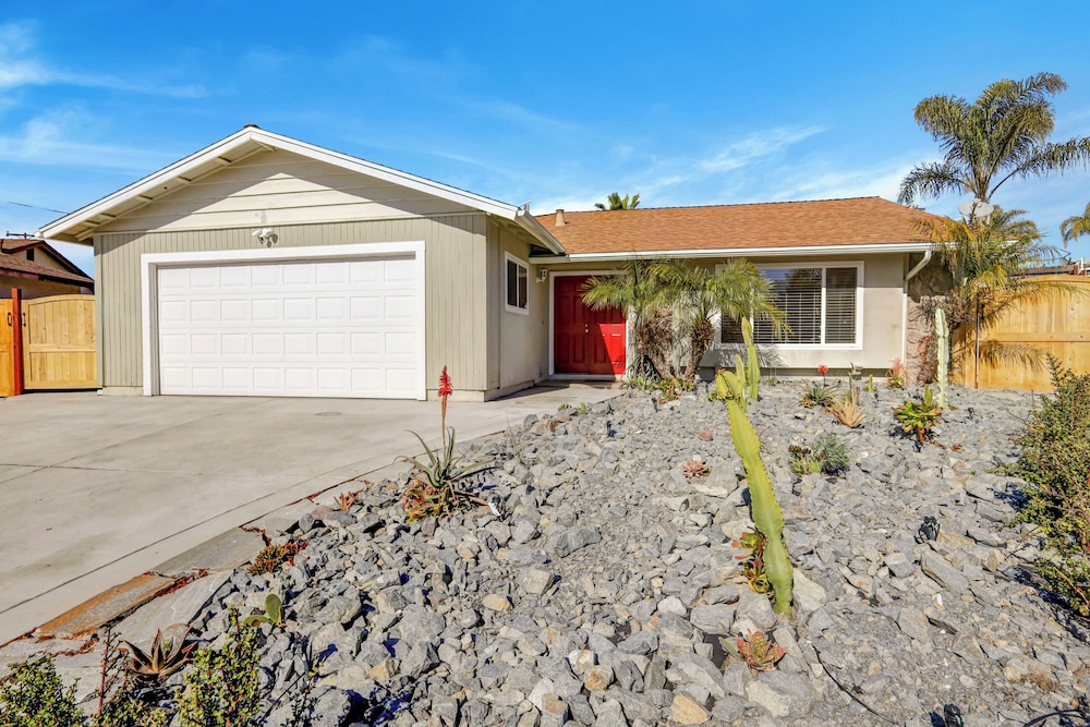 Sunny Vista Vacation Rental Home: 12 Mi to Beach! view 4