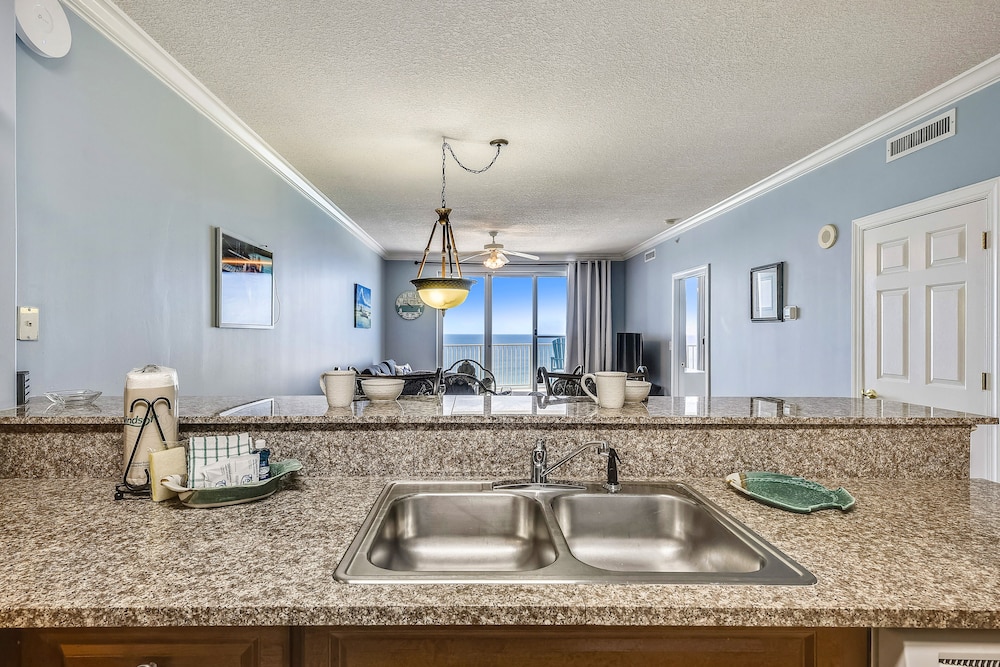 Twin Palms by Book That Condo