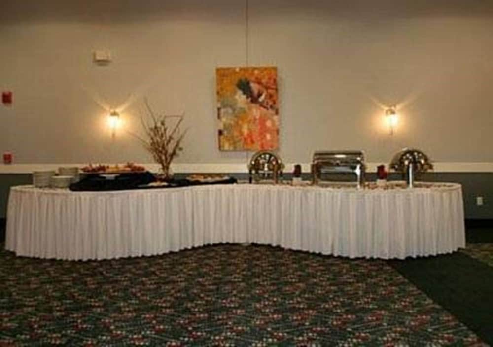 Statesboro Vacations - Quality Inn  Suites Conference Center Statesboro Historic District - Property Image 38