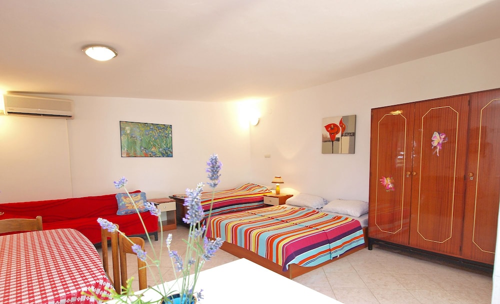 Apartments Vladislava 906
