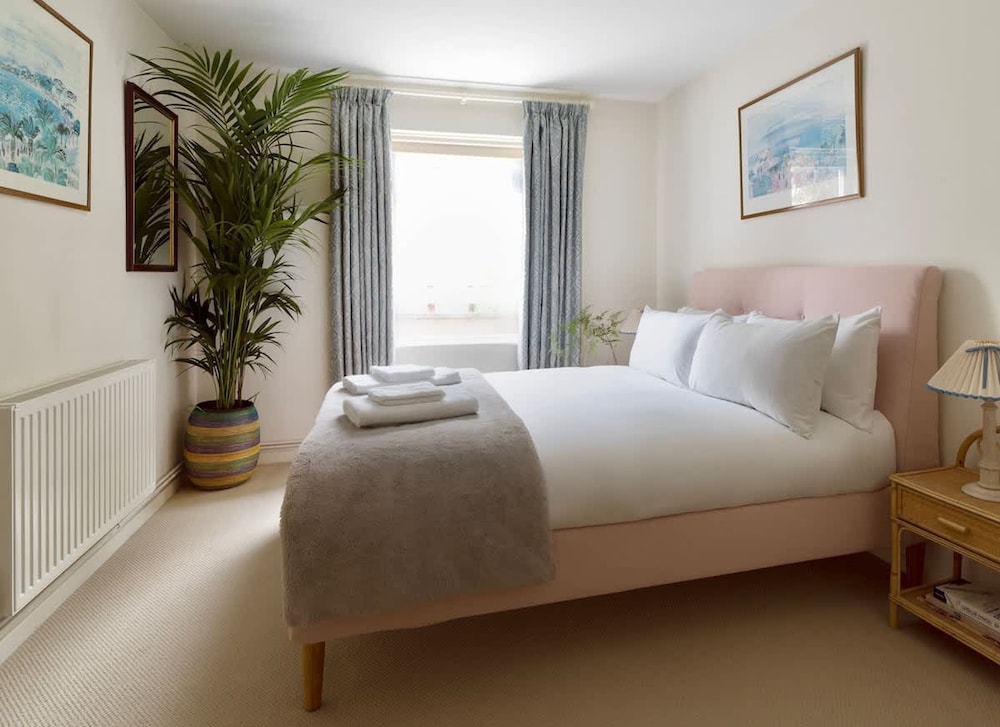 Colourful House 3 Bed Apt - Notting Hill