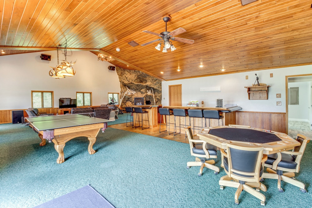 Lakefront Home on 17 Acres: 9 Mi to Dtwn Brainerd!