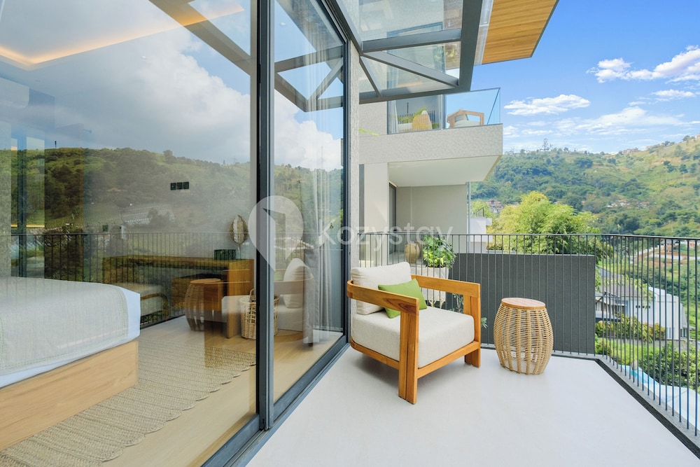 Dago Escape Villa by Kozystay - Bandung