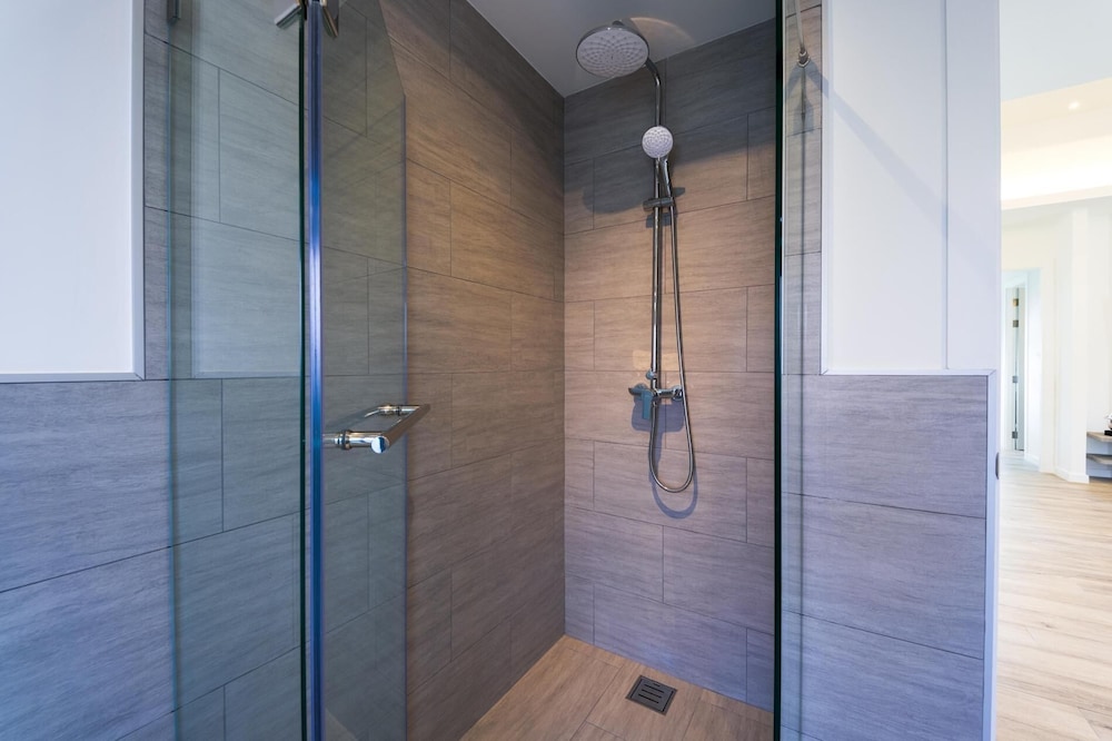 New Modern 3 Bedroom Villa MB35