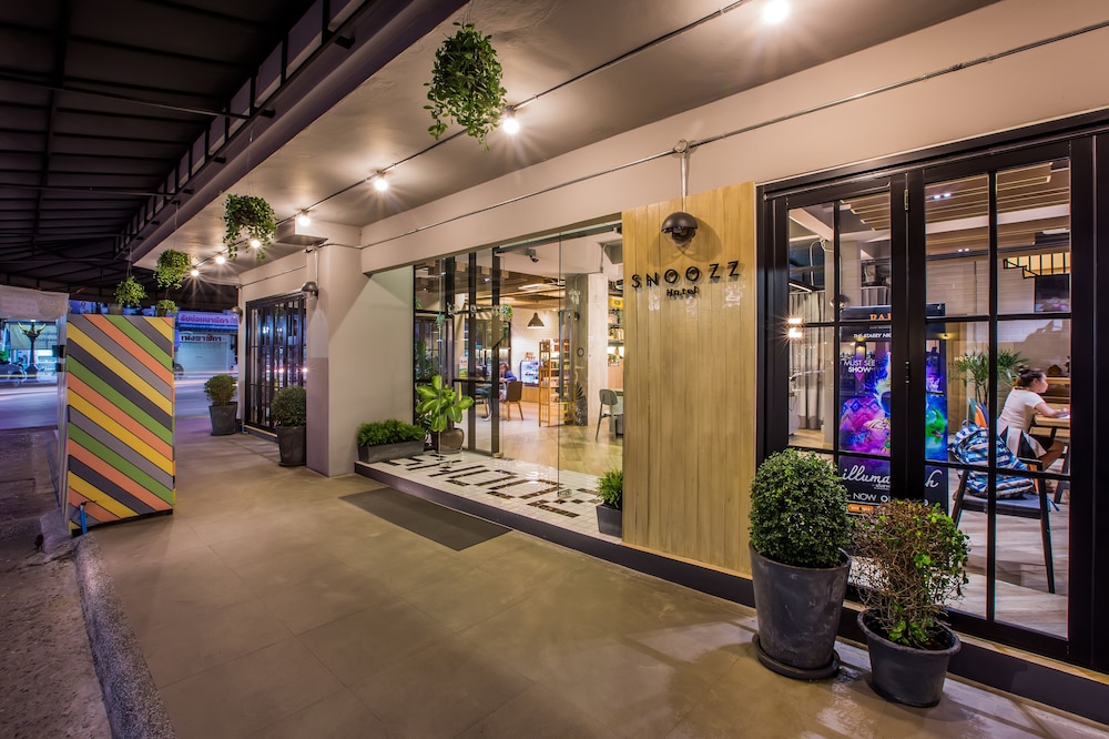 Snoozz Hotel - Hostel