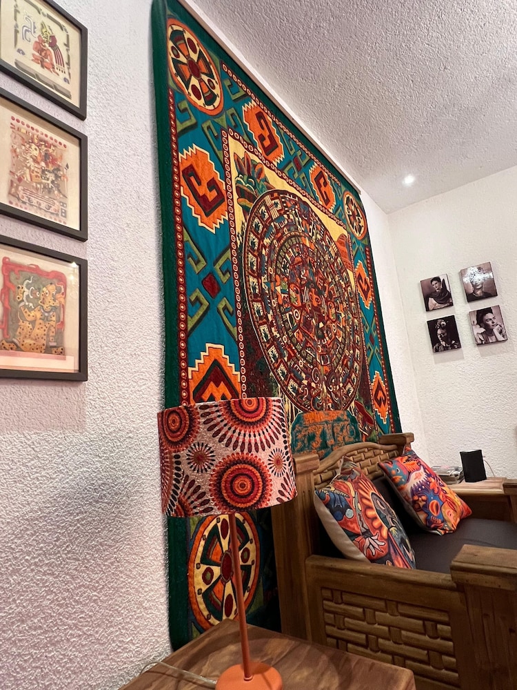 Casa Colonial en Pueblo Mágico by Adhoc