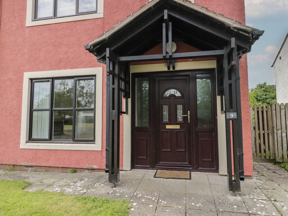 9 Eamont Park