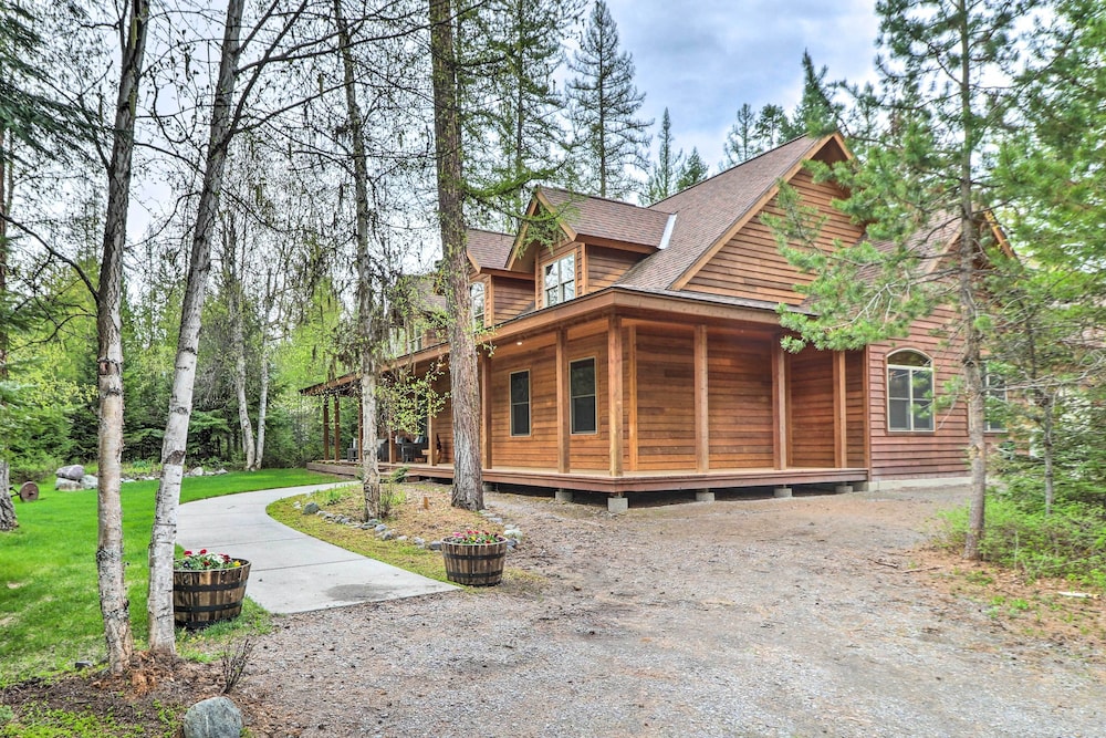 Enchanting Glacier Park Getaway by Flathead Lake! view 4