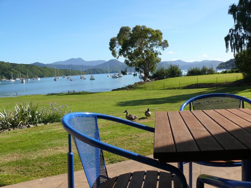 Bay Vista Waterfront Motel Picton