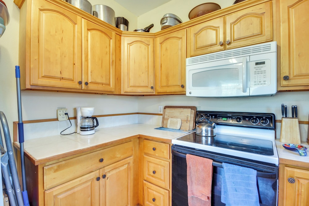 5 Mi to Beach & Pier: Bay St Louis Home on Canal