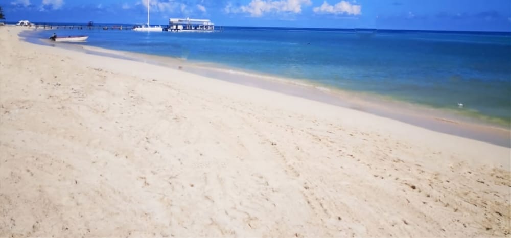 Los Corales Beach Village