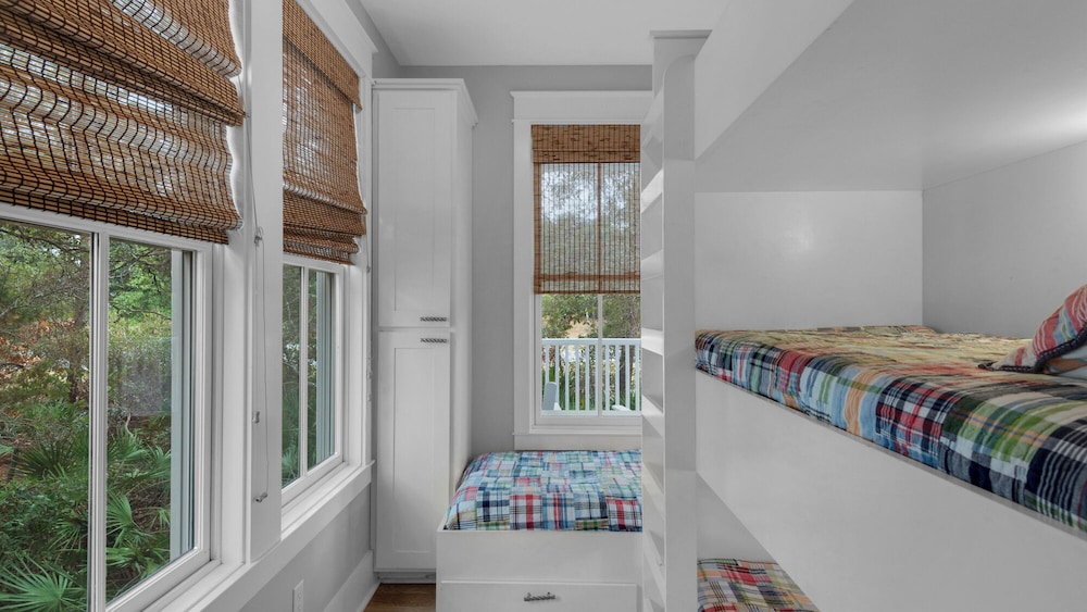5 Bedrooms - 2 Neighborhood Pools - Tennis view 2