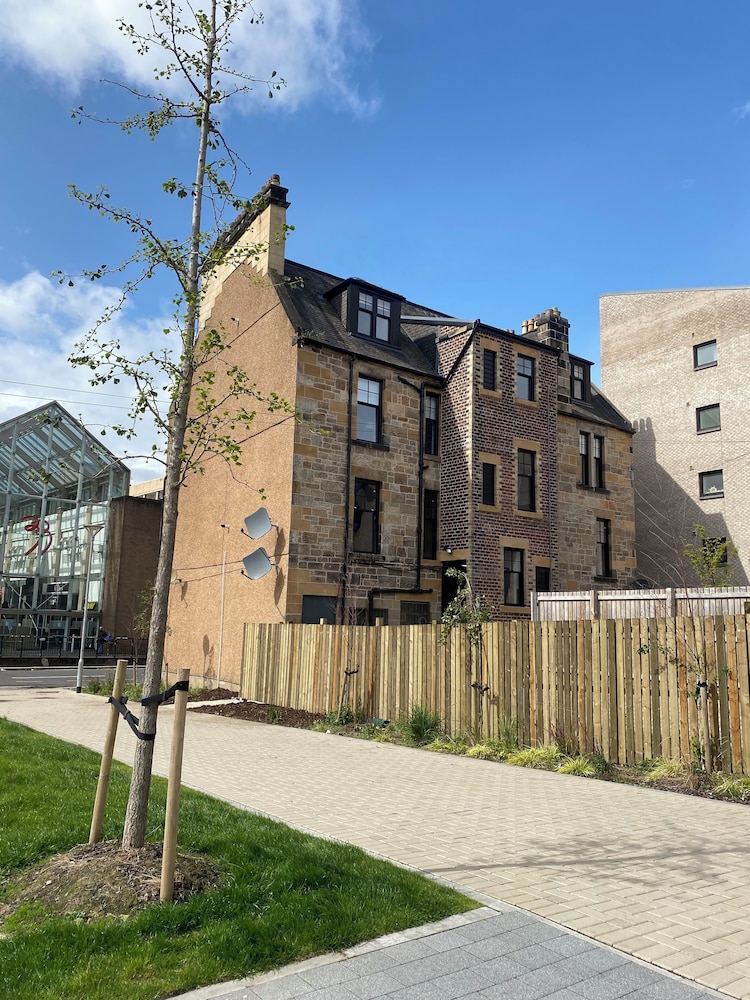 Central Paisley Apartment- Airport/glasgow Access