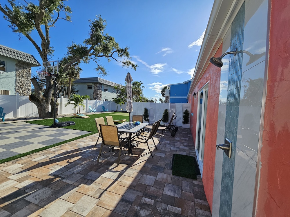 Coral by the Sea 3054, Sleeps 8, Walk to Beach