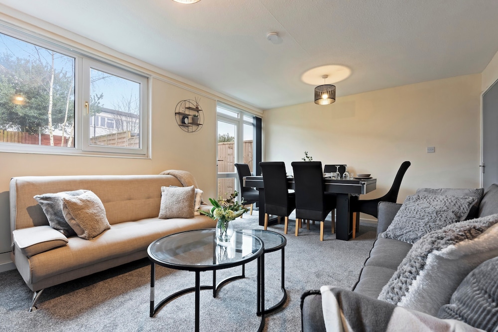8guests-3br-parking-familyfriendly-nearairport