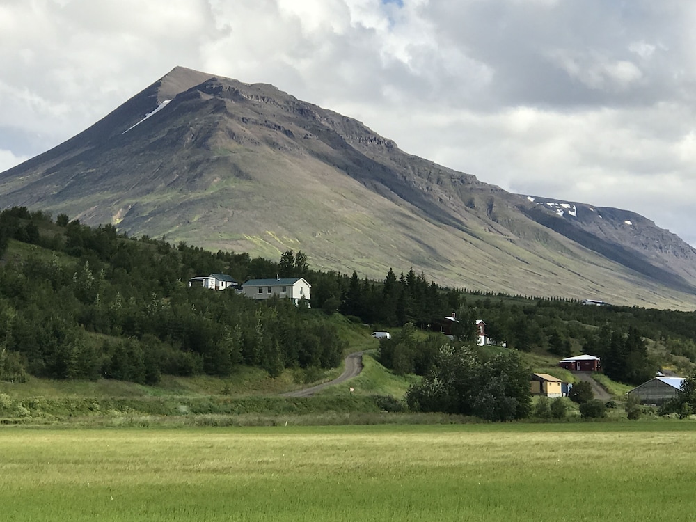 Brúnalaug Guesthouse Holiday Home