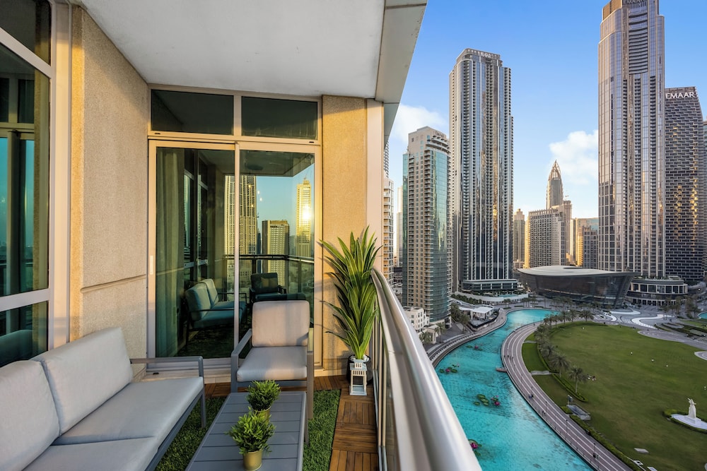 Durrani Homes - Lumina Grand 3BR with Burj khalifa and Fountain Views