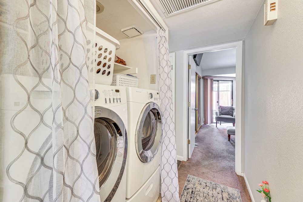 4 Mi to Dtwn: Cozy Couple's Haven w/ Patio in Mesa