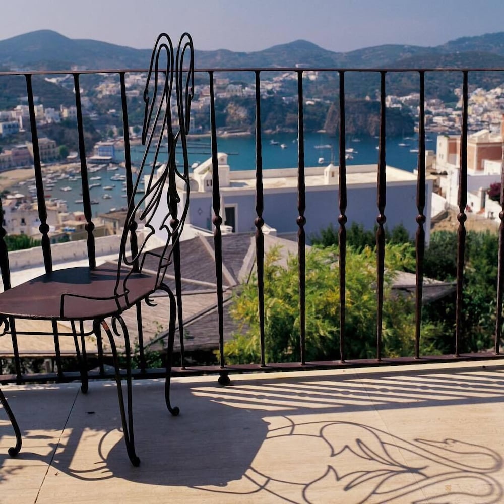 Villa Laetitia view 5