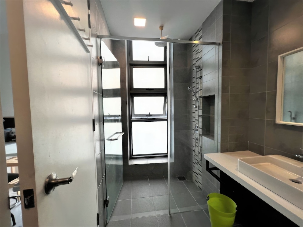 The Robertson Residences Free Gym & Pool