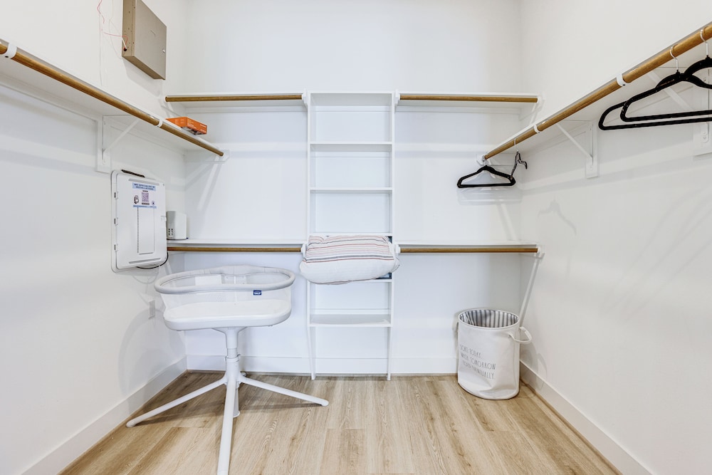 Your Houston HQ! Modern Unit w/ Yard & Workspace