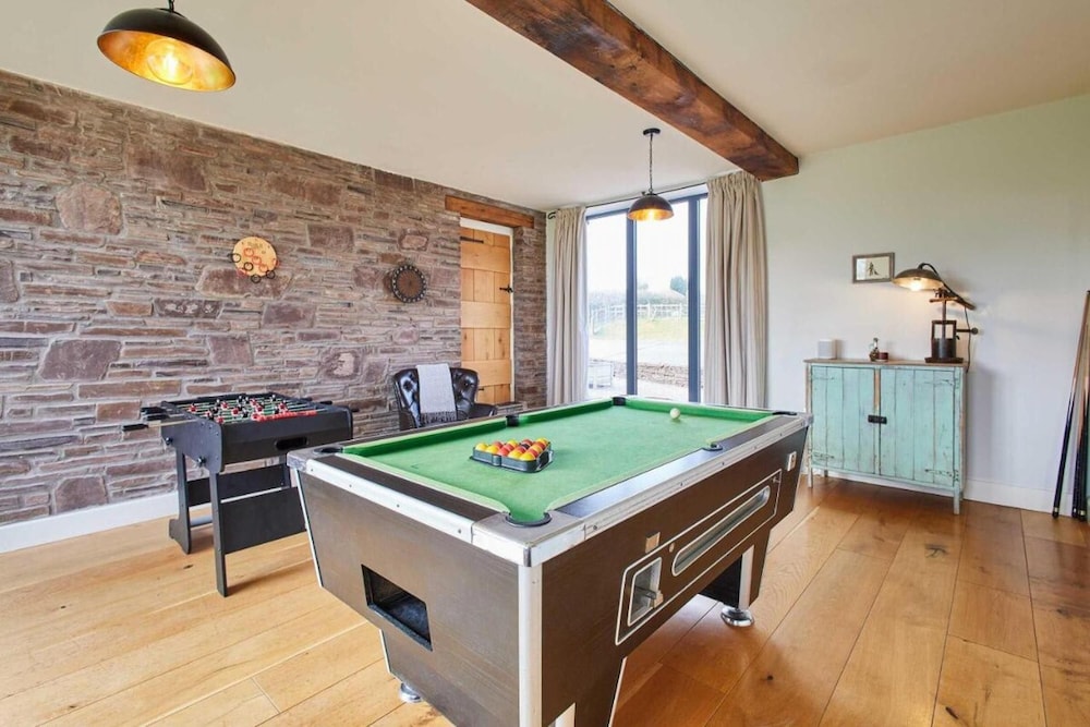 Host Stay Coed Barn