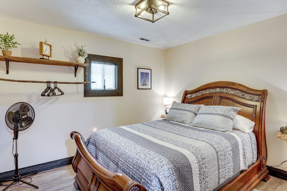 6 Mi to Main Street: Dog-friendly Home in Dover!