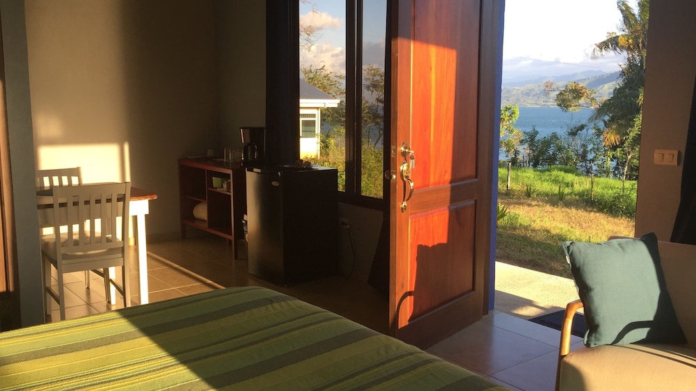 BlueBay Bugenvil Lake Lodge