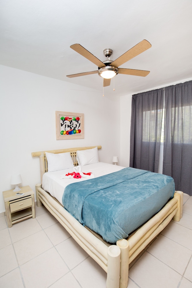 Los Corales Beach Village