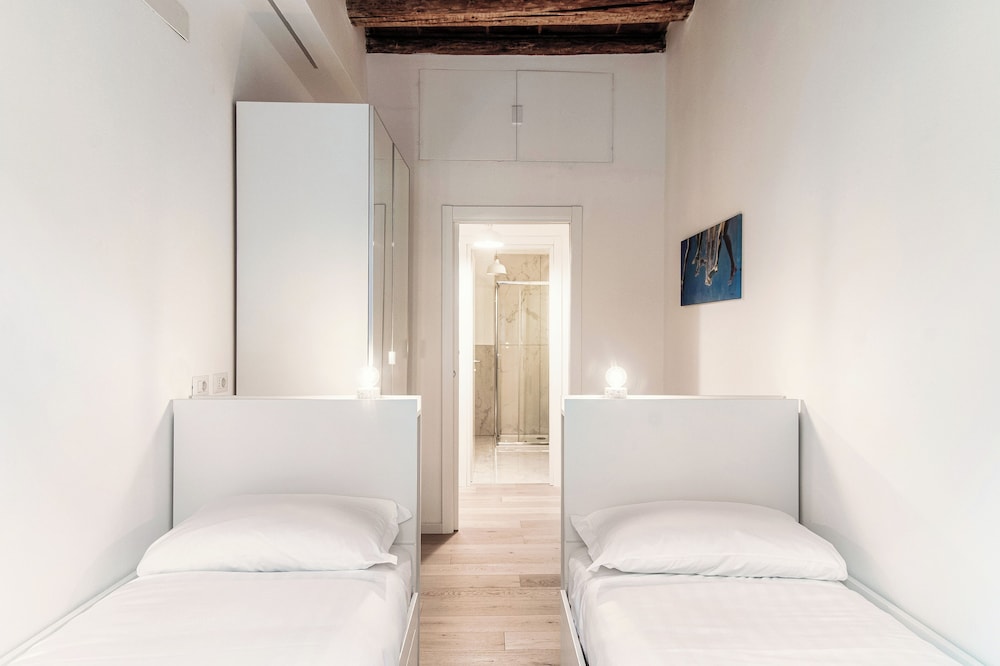 Pleasant Family Apt next to Lake Como