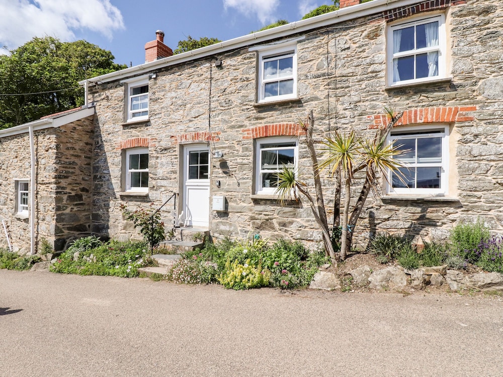 2 Cliff Cottages