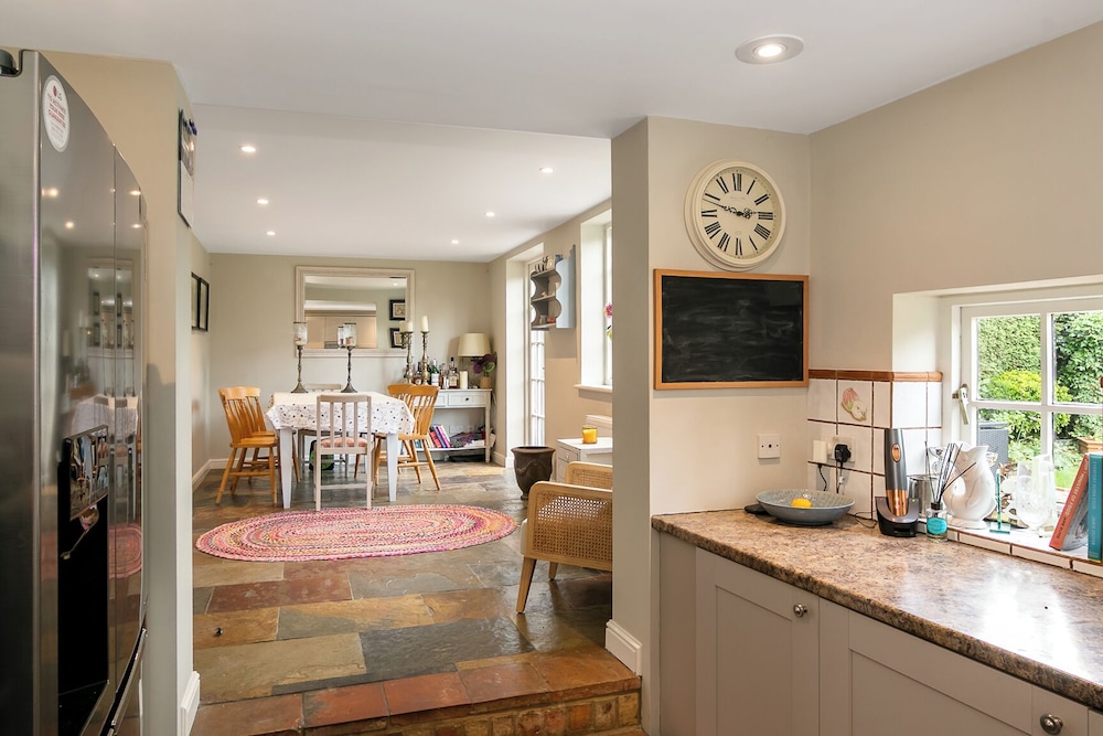 Lovely 5BD Home with Cinema & Games Room