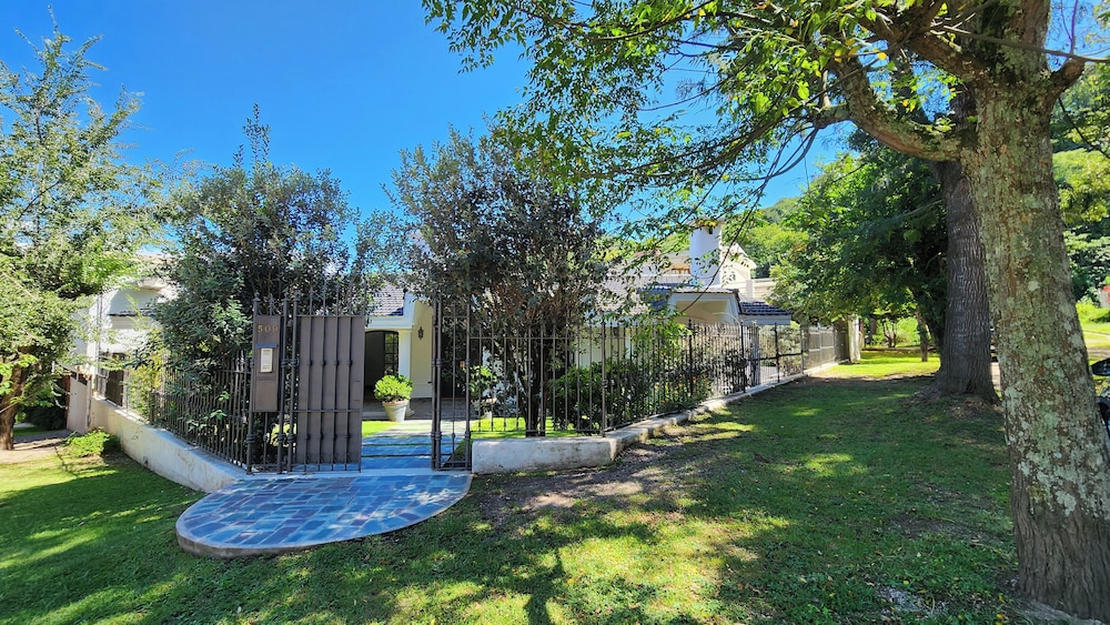 El Cerquero, Guest House