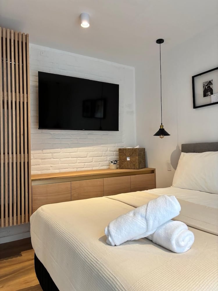 Bright & sweet unit in middle Polanco
