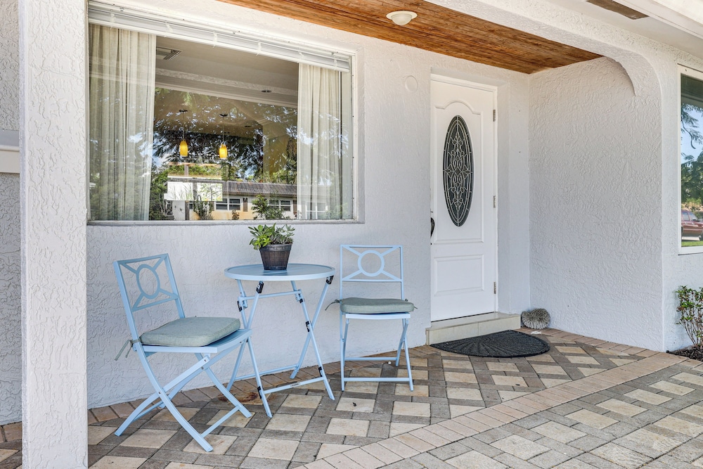 Fish, Swim & Relax Poolside! Deerfield Beach Oasis