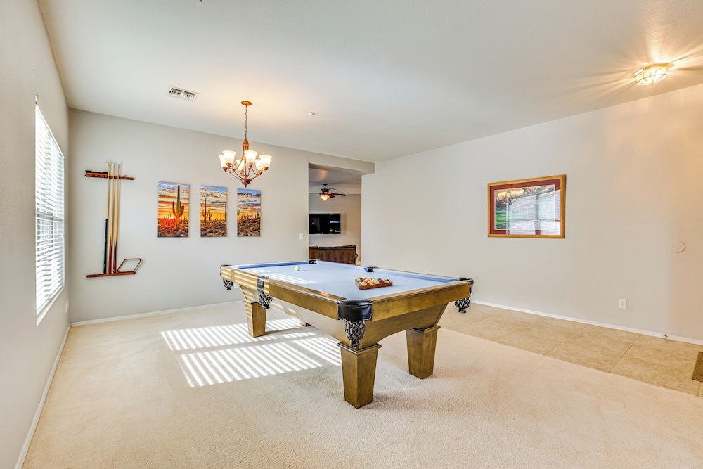A Golfer's Retreat + Patio: Quiet Scottsdale Home