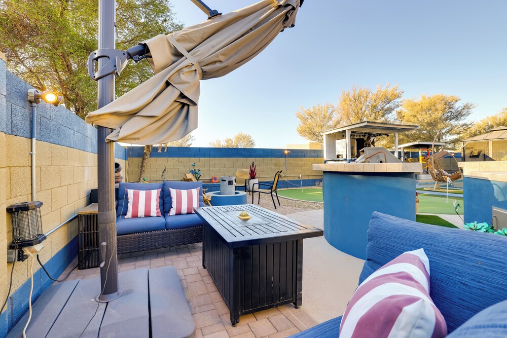 Putting Green & Hot Tub: Goodyear Retreat!