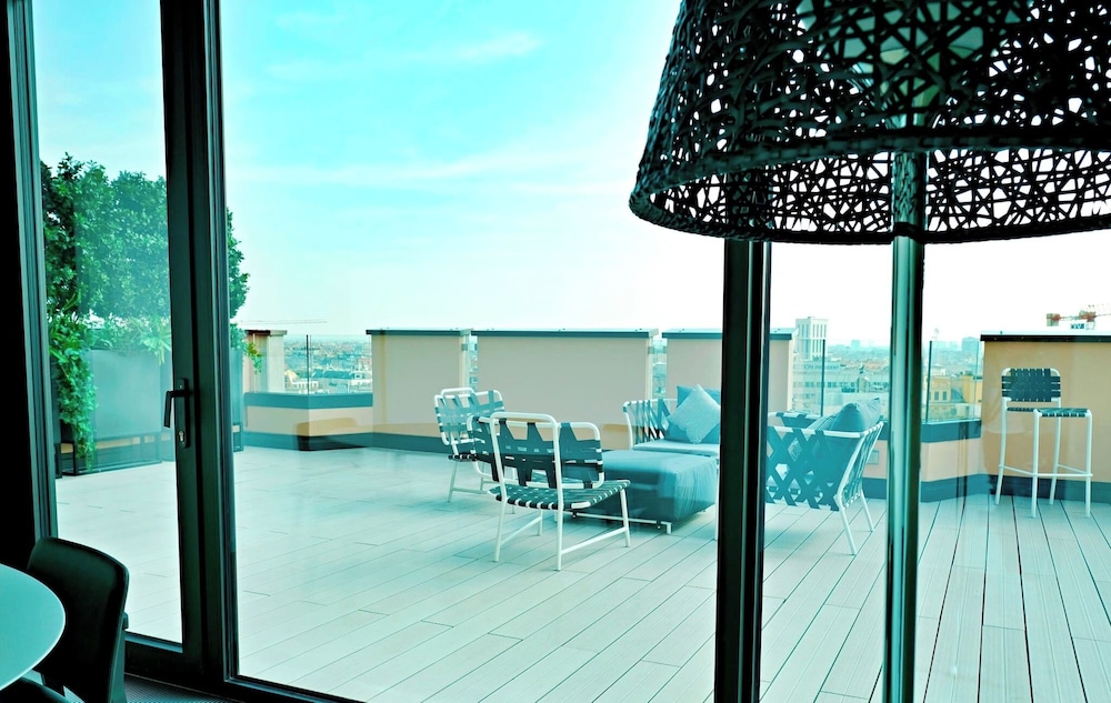 San Babila Central Tower by Rentopolis - High-end 1bdr with panoramic terrace overlooking Duomo