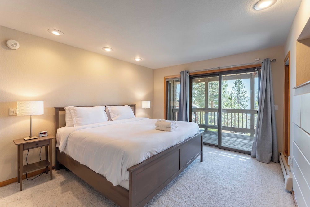 Crystal View by Avantstay Al Fresco Dining w/ View of Lake Tahoe + Crystal Bay
