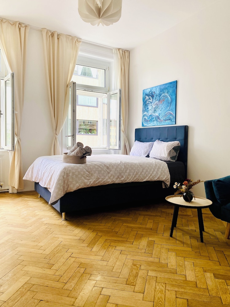 Affordable 2BR Apt For 6 Near Stadthalle